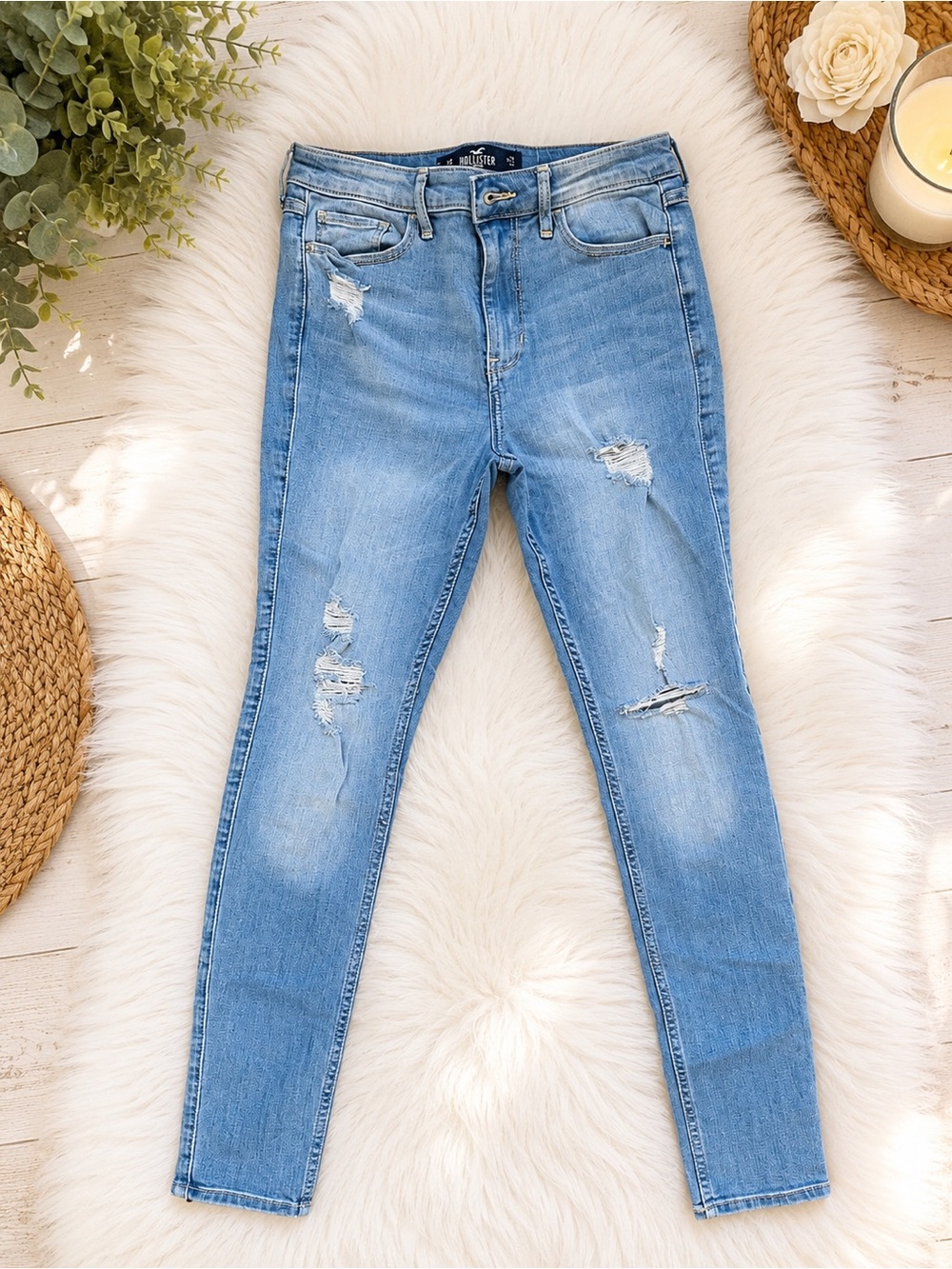 Hollister Distressed Light Wash Skinny Jeans Size 28